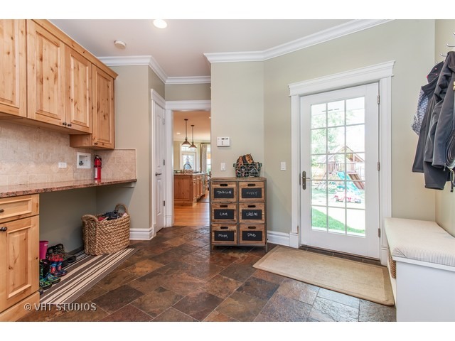334 Wagner Road Northfield, IL 60093 - Photo 2 of 25