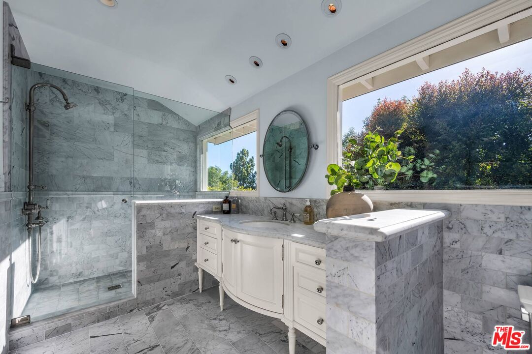 415 North Bonhill Road Los Angeles, CA 90049 - Photo 27 of 45 Gallery Image 27
