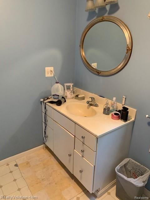 305 North Summers Road Imlay City, MI 48444 - Photo 10 of 22 IMG_2522.jpg