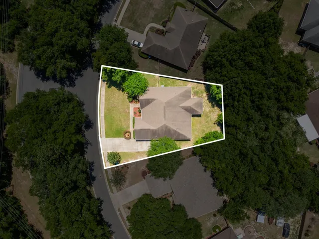 $2,700 | 208 Foxchase Way, Crestview, FL 32536