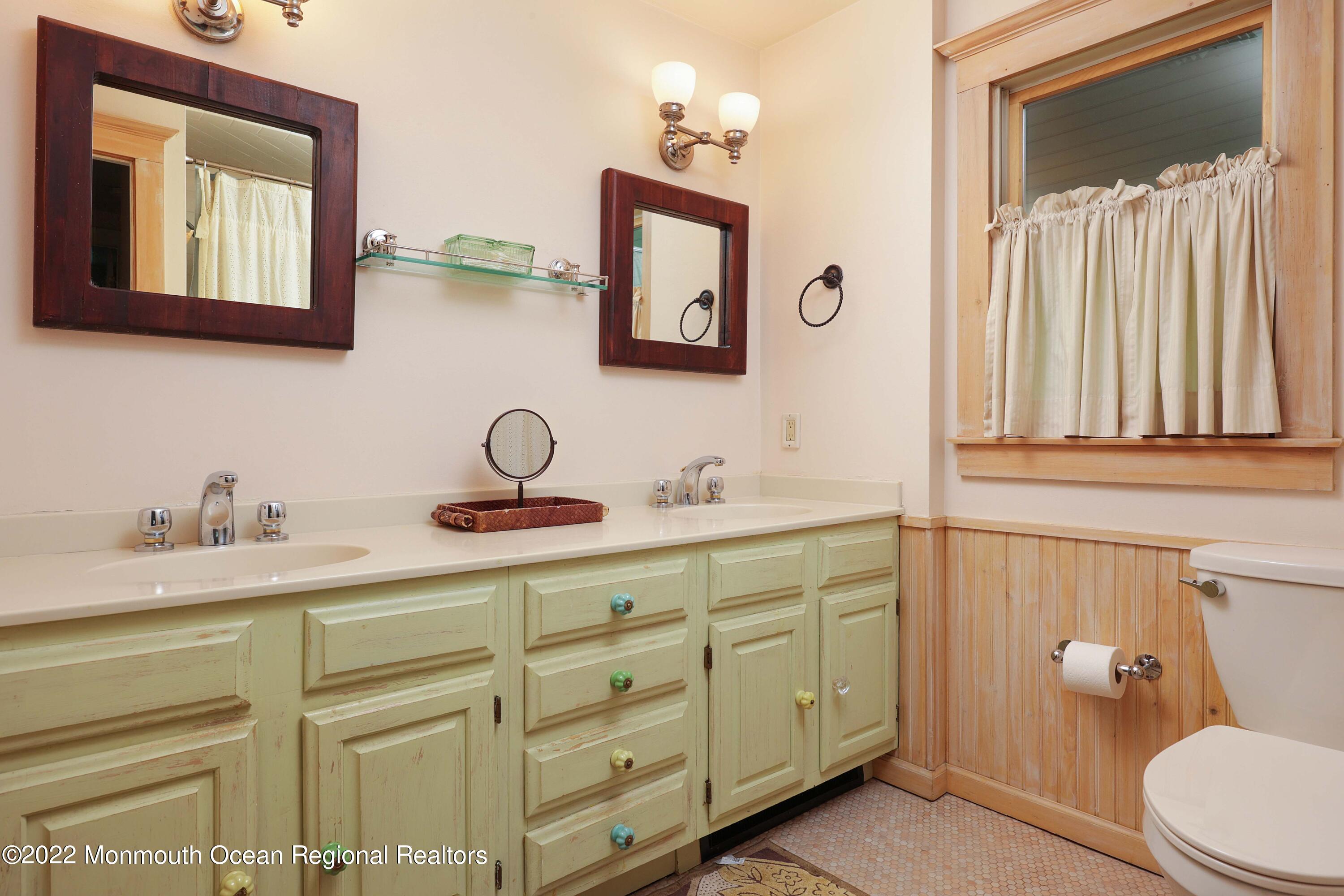 34 Hill Road Atlantic Highlands, NJ 07716 - Photo 27 of 37 2nd floor full bath