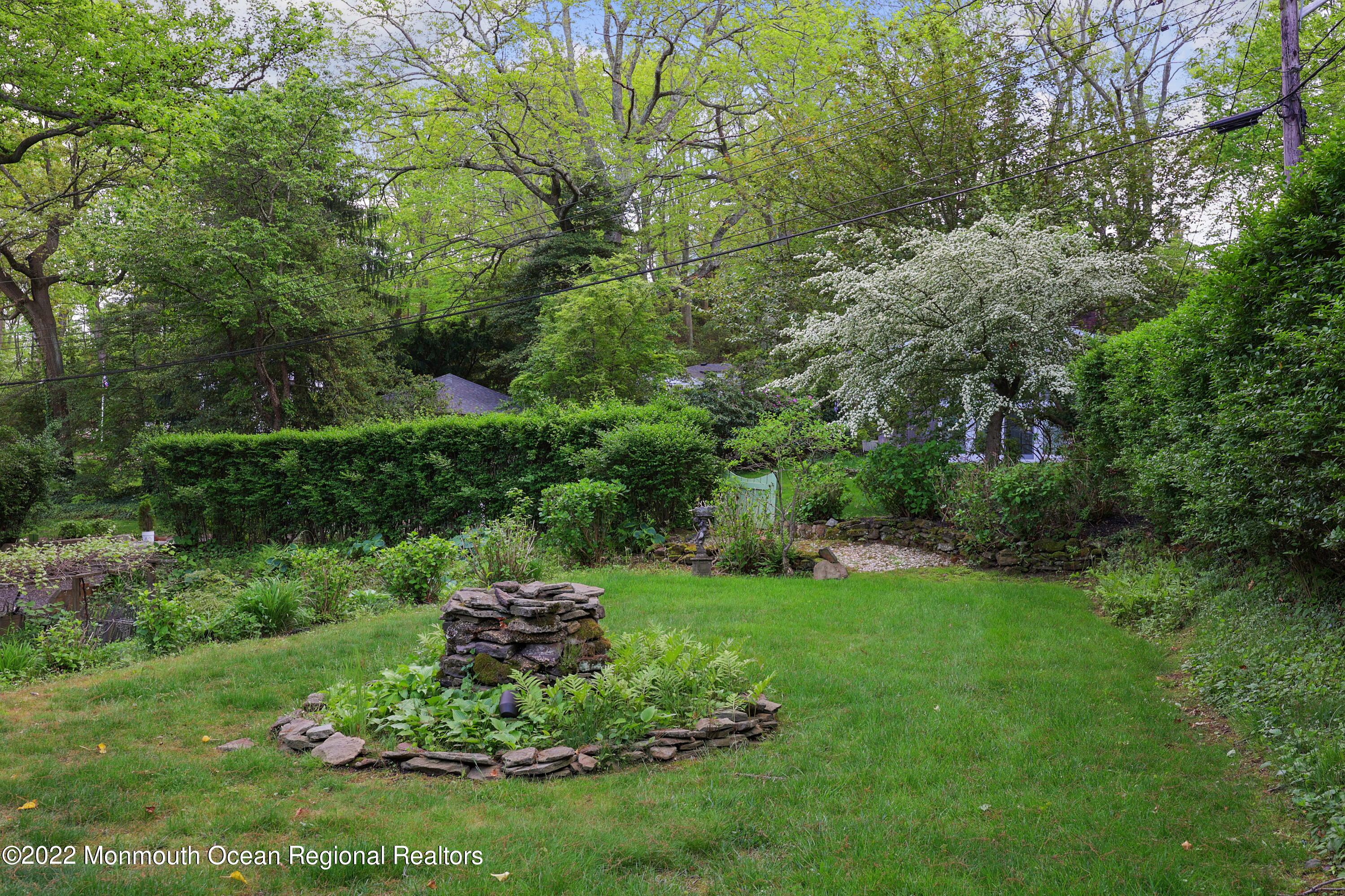 34 Hill Road Atlantic Highlands, NJ 07716 - Photo 33 of 37 Beautiful gardens