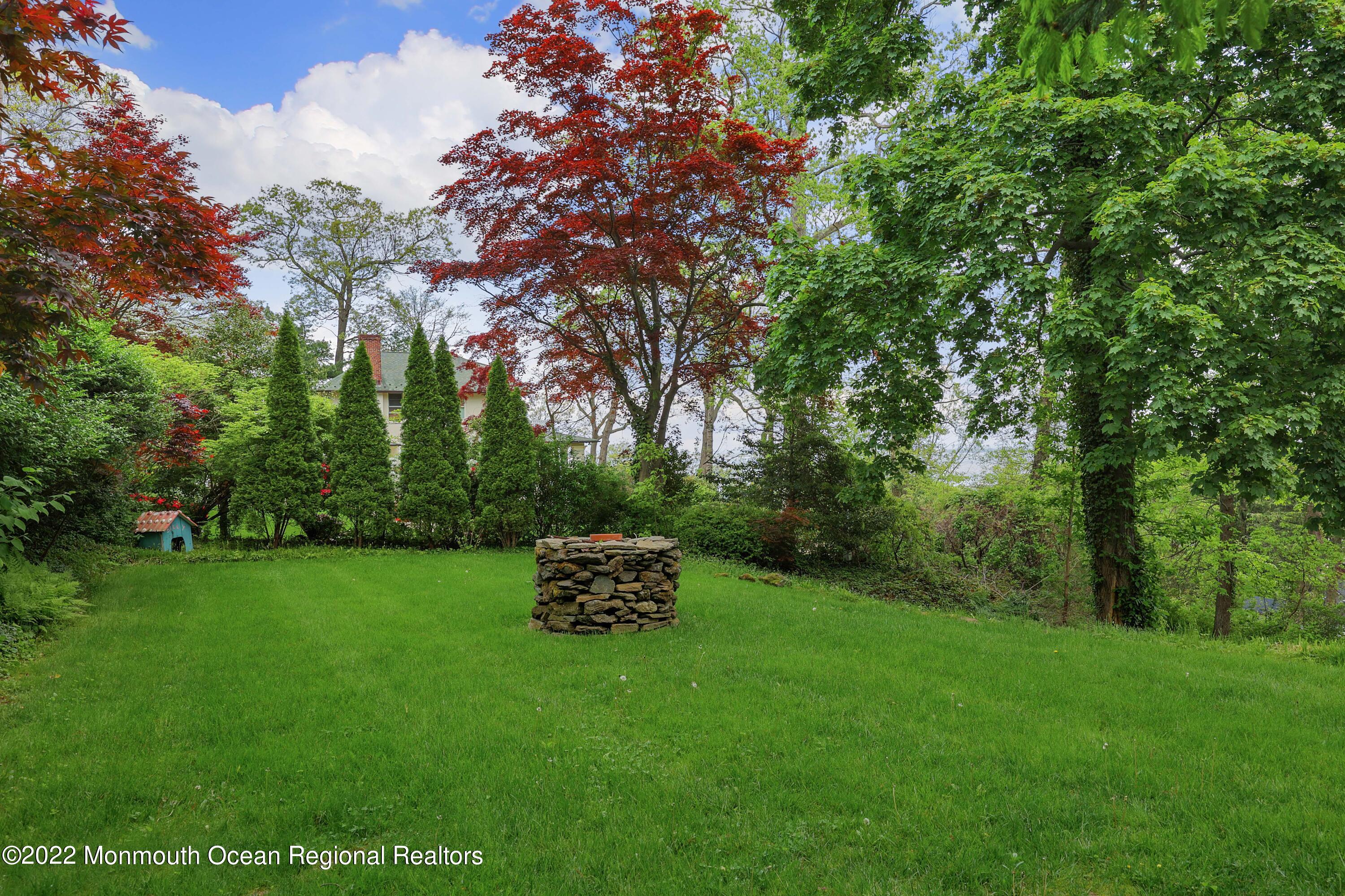 34 Hill Road Atlantic Highlands, NJ 07716 - Photo 8 of 37 Lush grounds