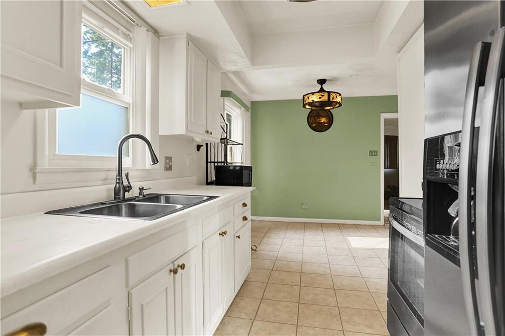 635 Howard Road Greenwood, IN 46142 - Photo 11 of 26 Gallery Image 11