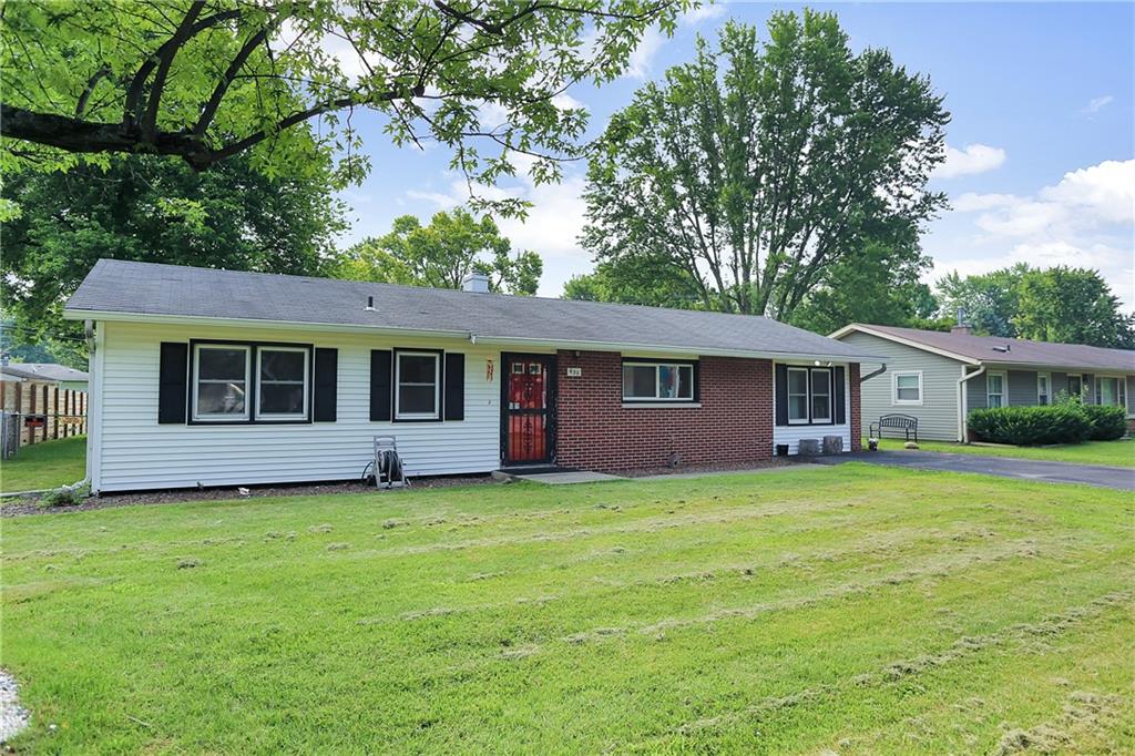 635 Howard Road Greenwood, IN 46142 - Photo 3 of 26 Gallery Image 3