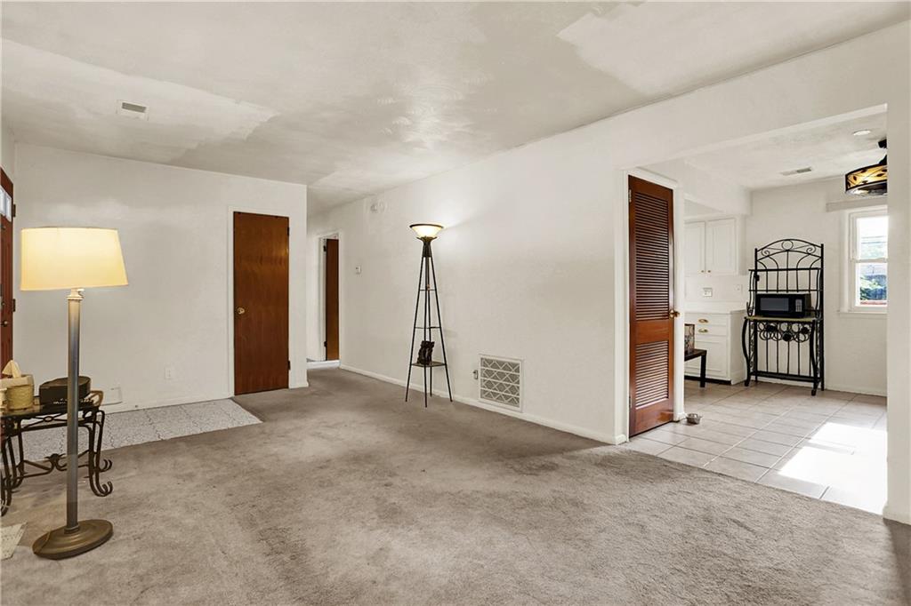 635 Howard Road Greenwood, IN 46142 - Photo 4 of 26 Gallery Image 4