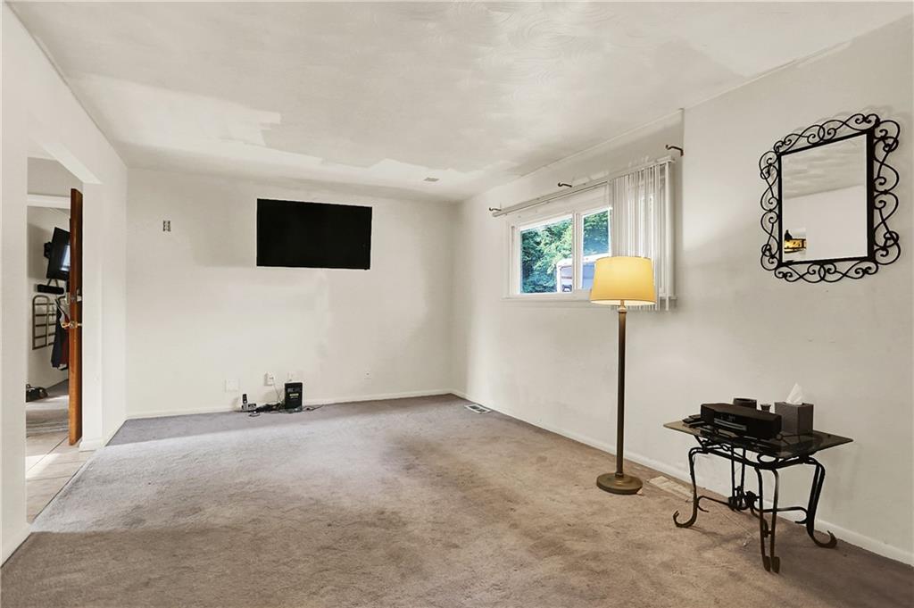635 Howard Road Greenwood, IN 46142 - Photo 6 of 26 Gallery Image 6