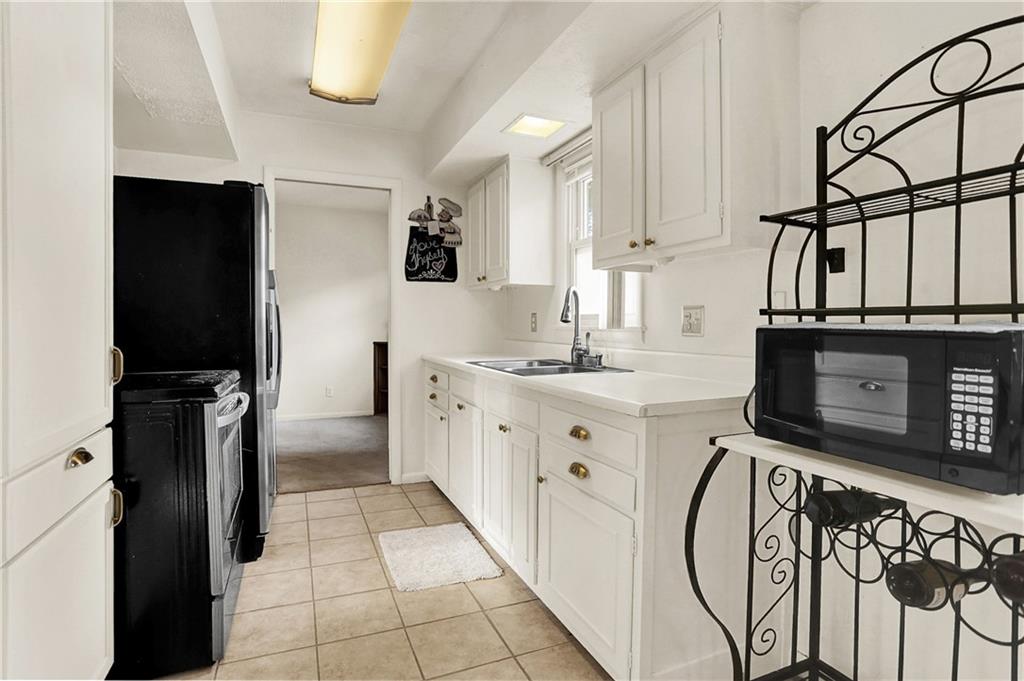 635 Howard Road Greenwood, IN 46142 - Photo 10 of 26 Gallery Image 10
