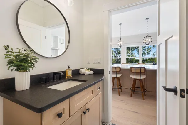 $1,549,900 | 1010 Sawyer Road, Cape Elizabeth, ME 04107