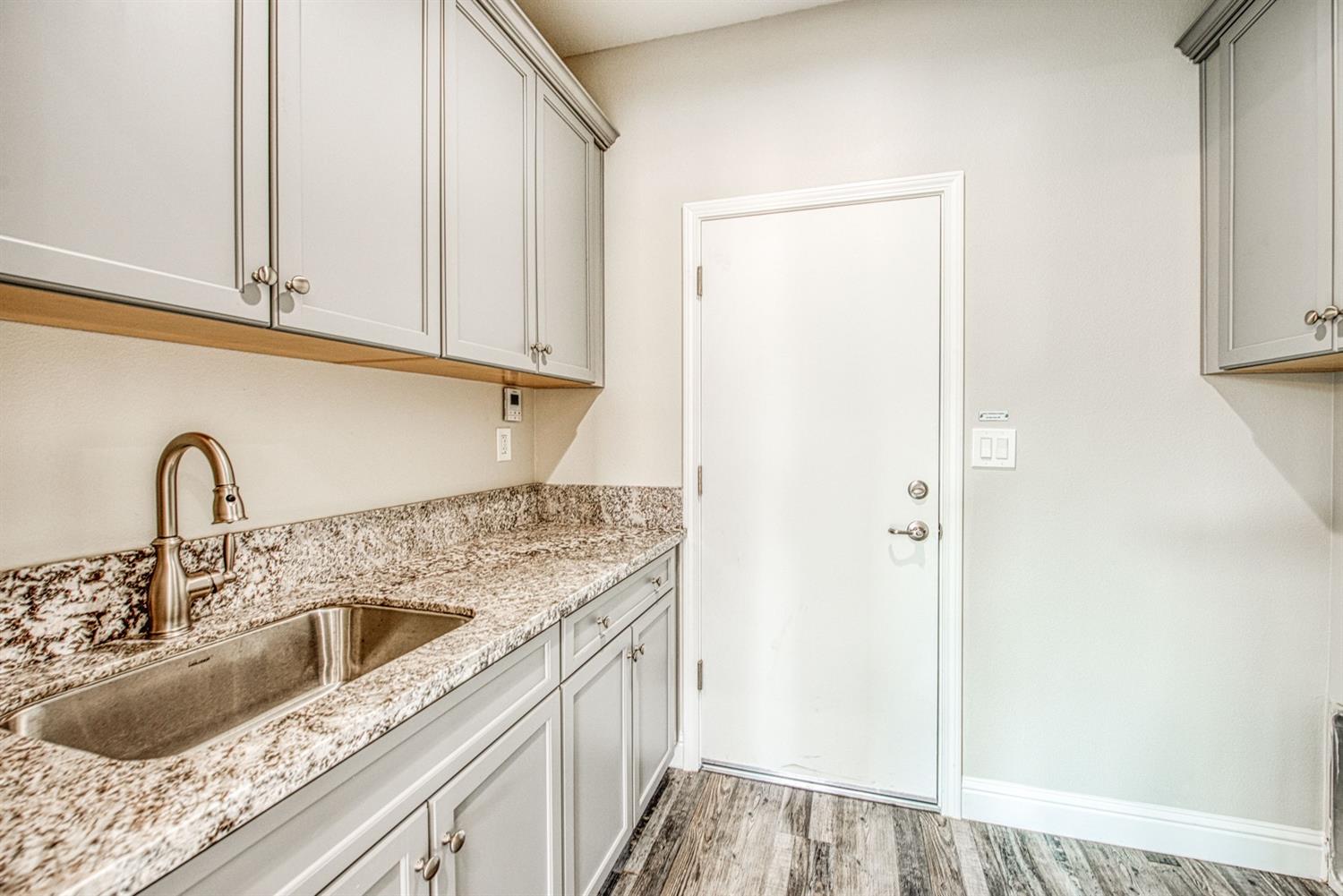 734 Alpine Way Madera, CA 93636 - Photo 23 of 31 Gallery Image 23