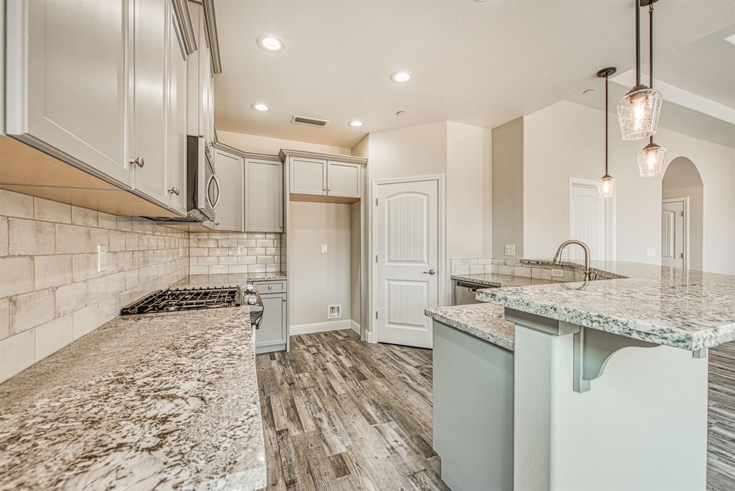 734 Alpine Way Madera, CA 93636 - Photo 7 of 31 Gallery Image 7