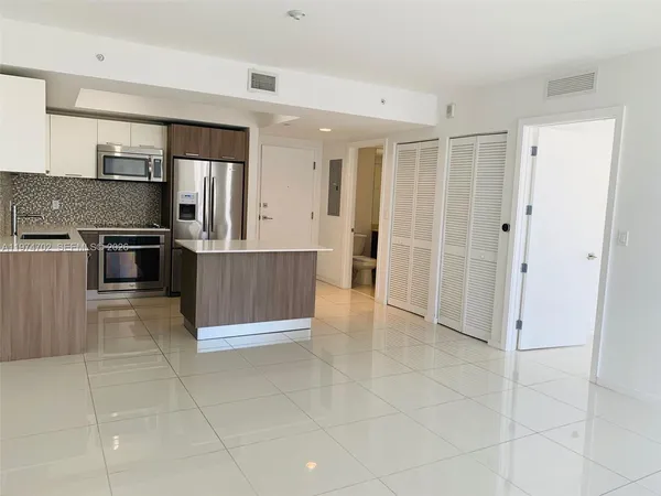 $2,650 | 5252 Northwest 85th Avenue, Unit 807, Doral, FL 33166