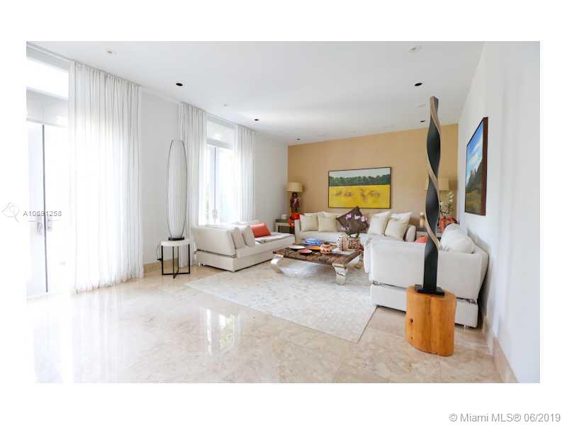 462 Ridgewood Road Key Biscayne, FL 33149 - Photo 6 of 15 Living Room