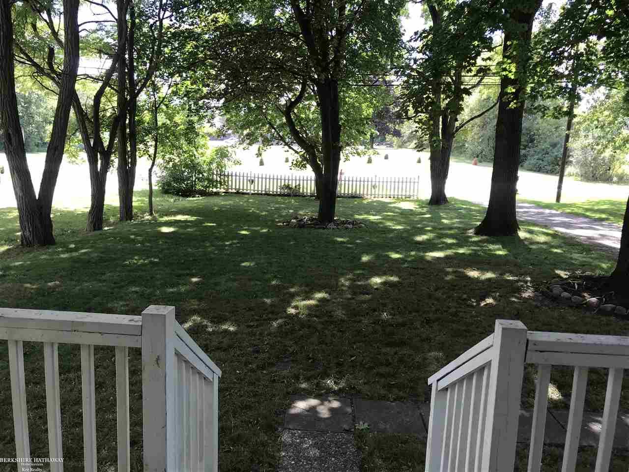 115 East Romeo Road Leonard, MI 48367 - Photo 3 of 33 50022802-2.JPG