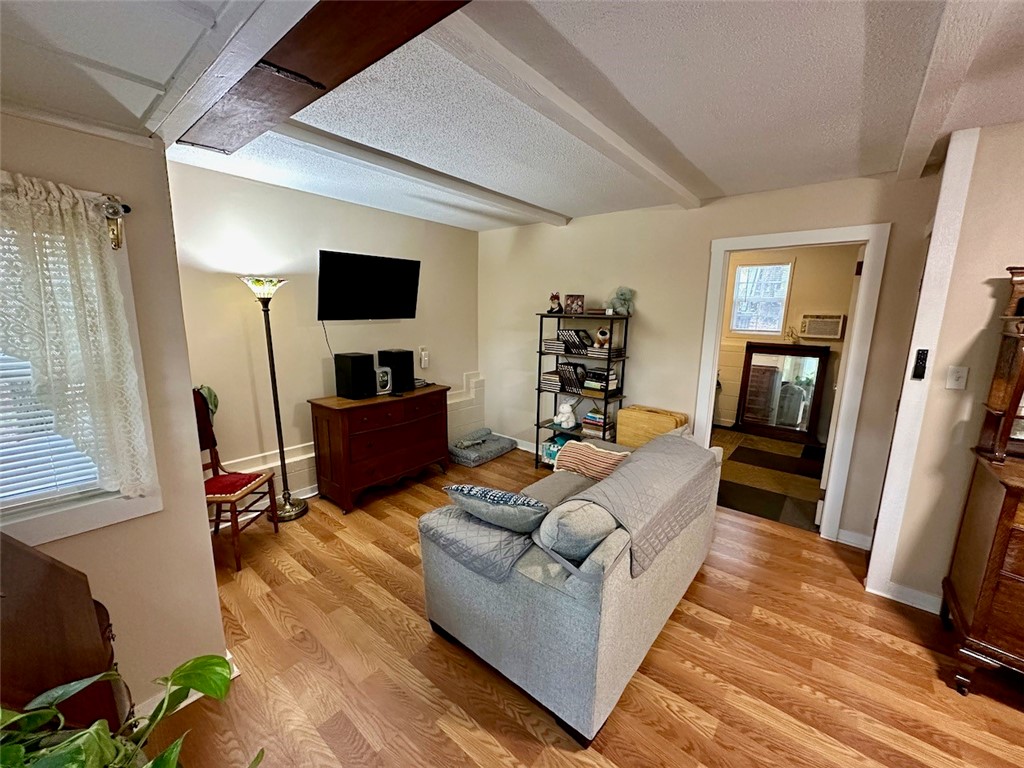 512 State Rd S-37-561 Seneca, SC 29678 - Photo 26 of 45 guest house living room