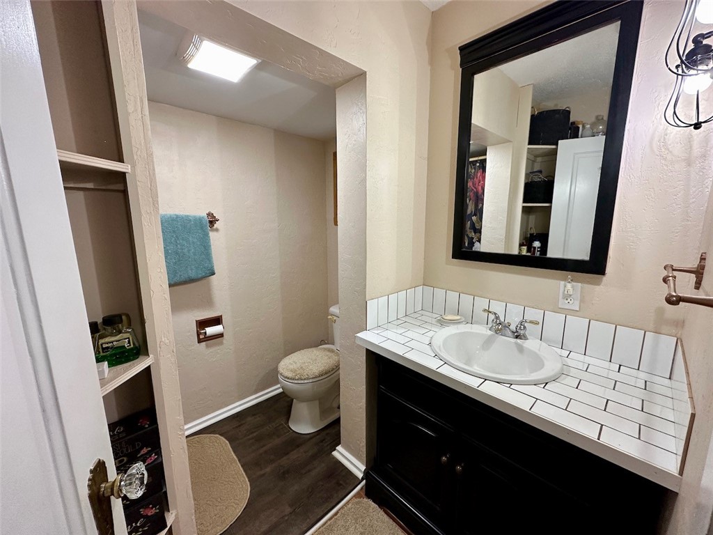 512 State Rd S-37-561 Seneca, SC 29678 - Photo 32 of 45 guest house bath