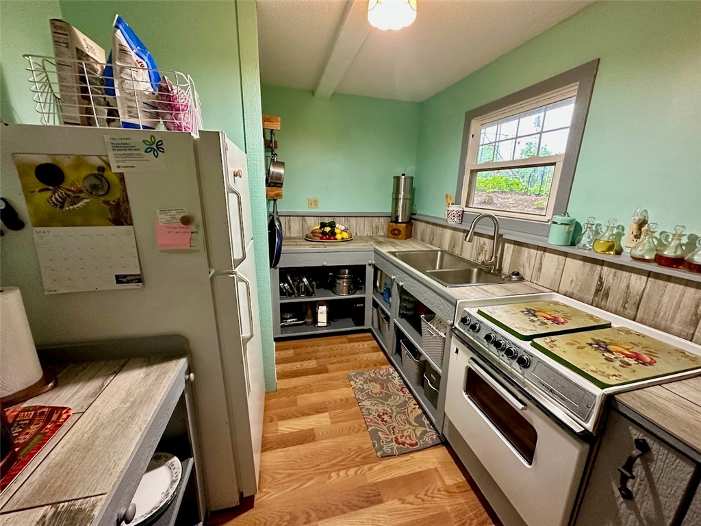 512 State Rd S-37-561 Seneca, SC 29678 - Photo 34 of 45 guest house kitchen