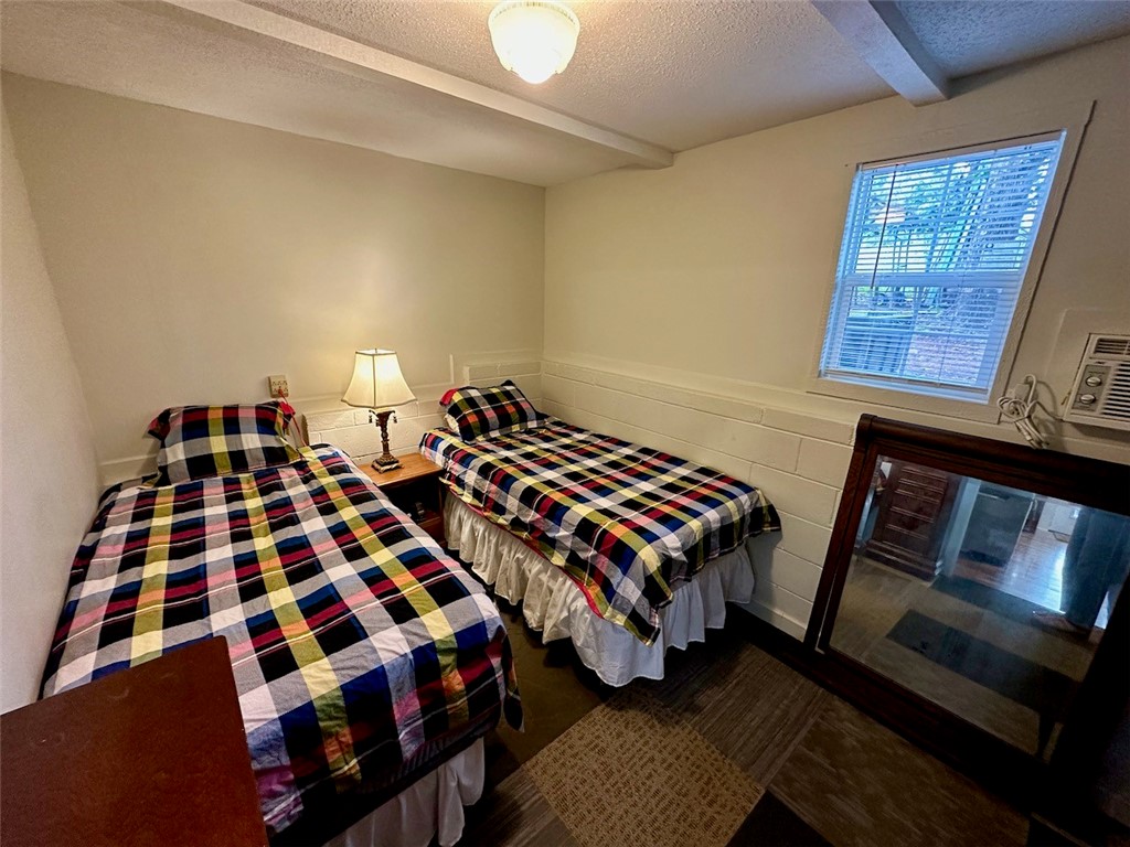 512 State Rd S-37-561 Seneca, SC 29678 - Photo 39 of 45 guest house bedroom