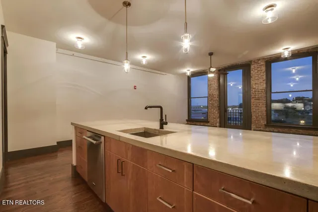 $3,400 | 416 South Gay Street, Unit 204, Knoxville, TN 37902