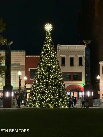 $3,400 | 416 South Gay Street, Unit 204, Knoxville, TN 37902