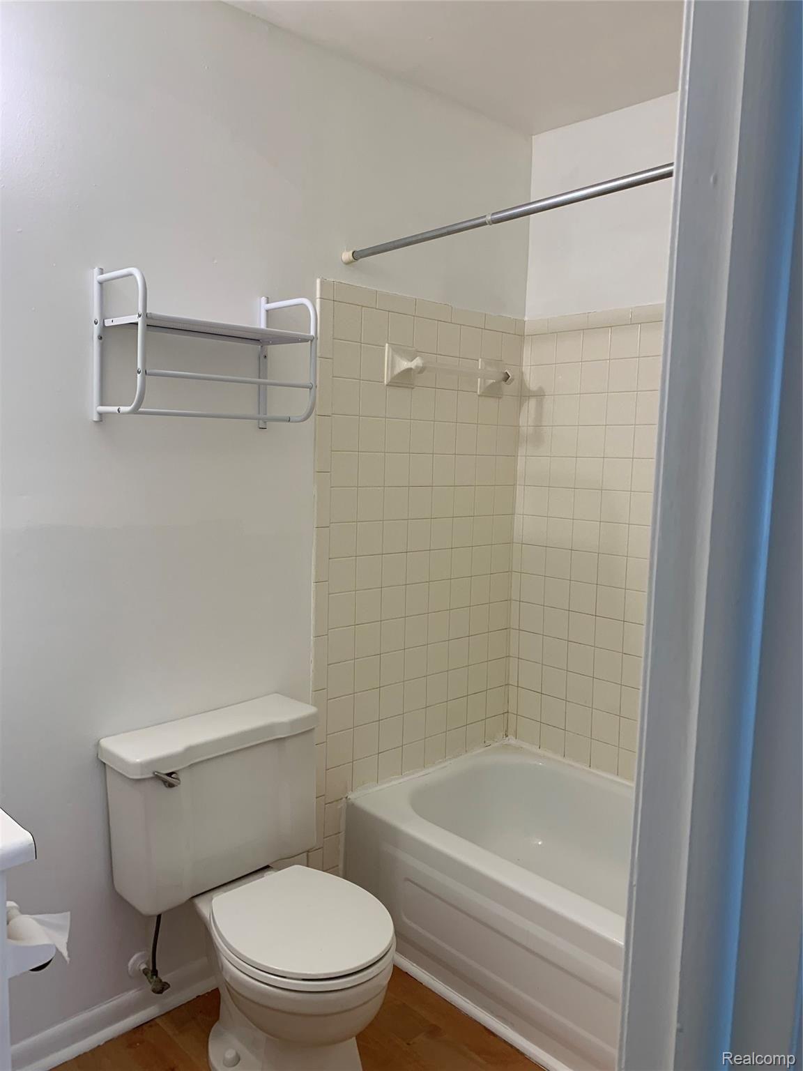 31801 Kelly Road, Unit 21 Fraser, MI 48026 - Photo 9 of 10 IMG_6127.jpg