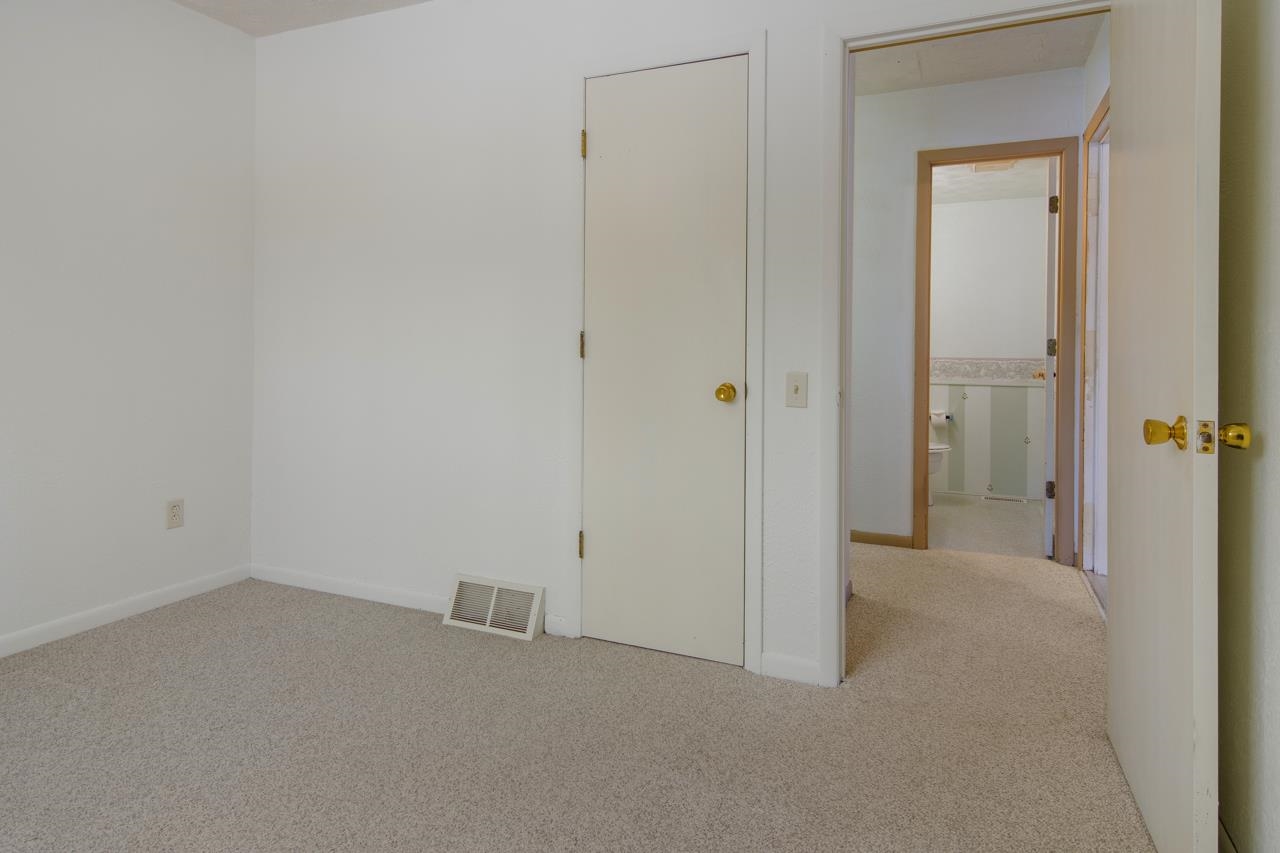 10762 Thiel Road Traverse City, MI 49685 - Photo 5 of 26 1918609-63b3d79a-7a8f-402b-86c6-207a9c952af0.JPG