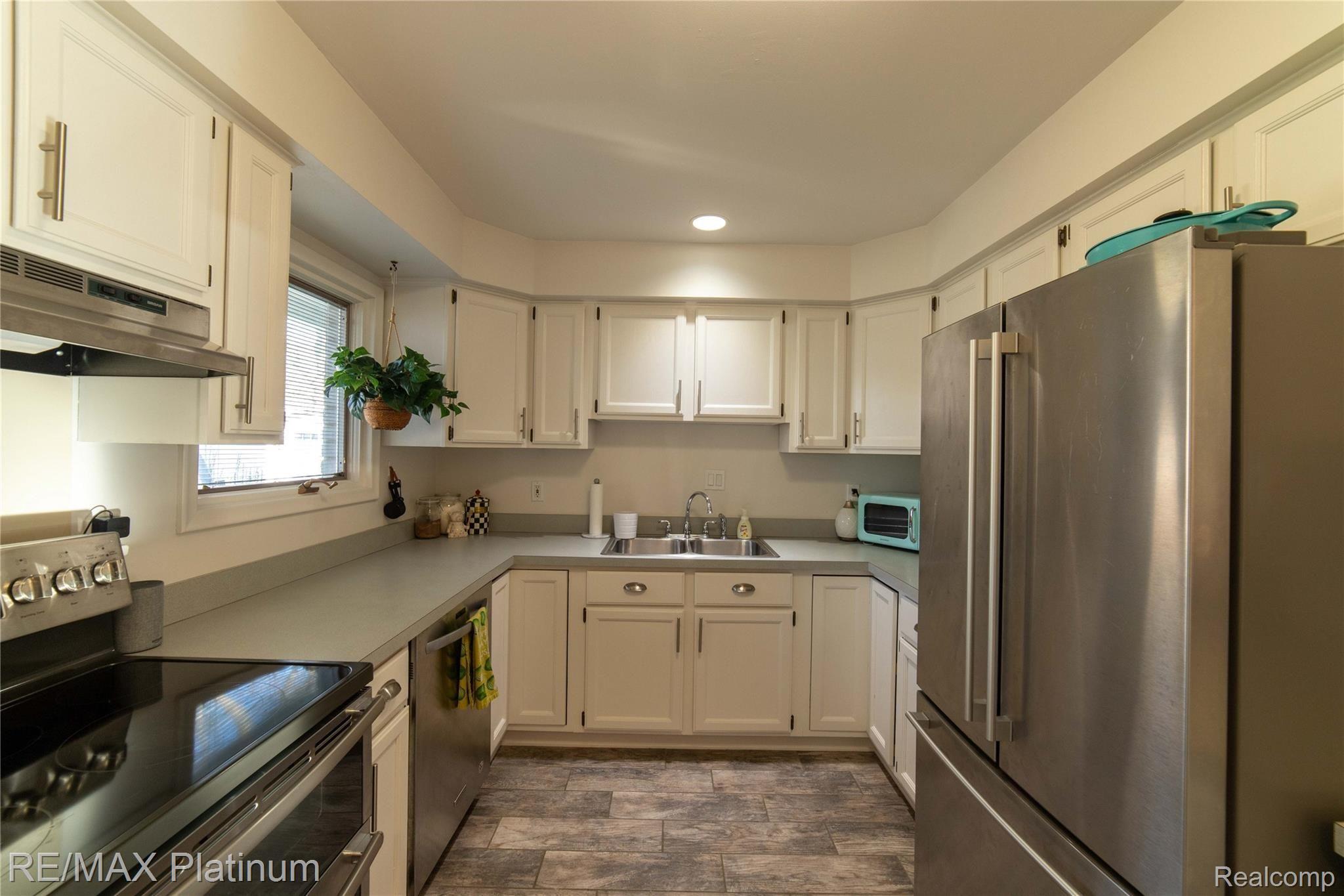 23857 Ripple Creek Novi, MI 48375 - Photo 5 of 28 updated kitchen
