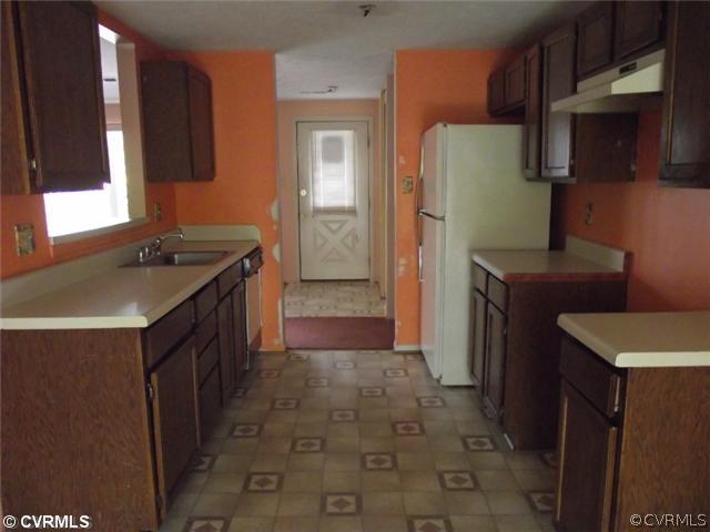 8405 Middle Loop Richmond, VA 23235 - Photo 3 of 7 Kitchen