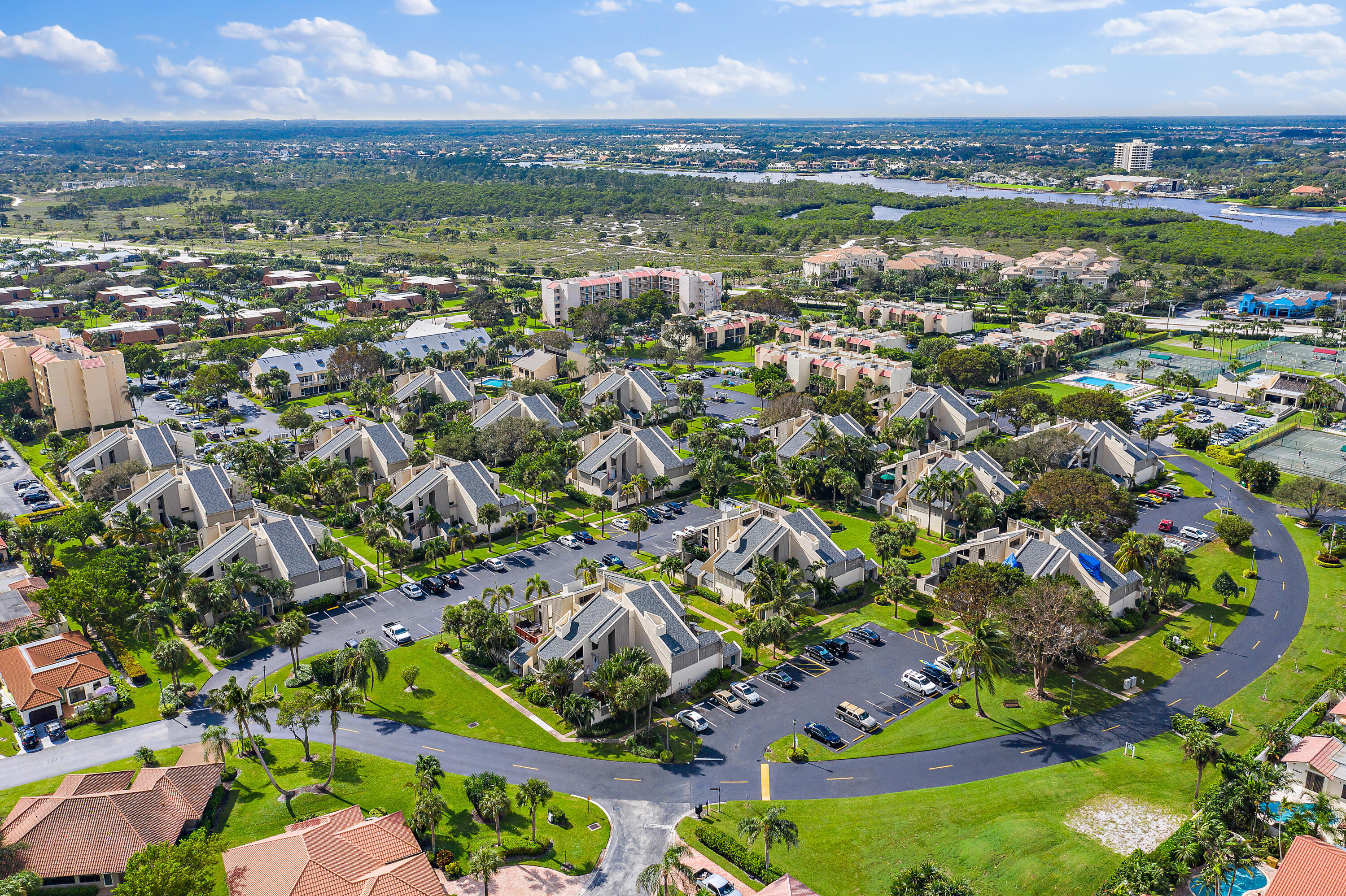 1605 Us-1, Unit SL6E Jupiter, FL 33477 - Photo 2 of 3 a view of city and mountain