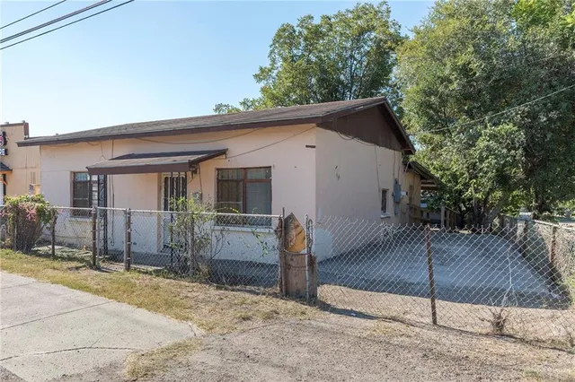 a view of a house with a garage