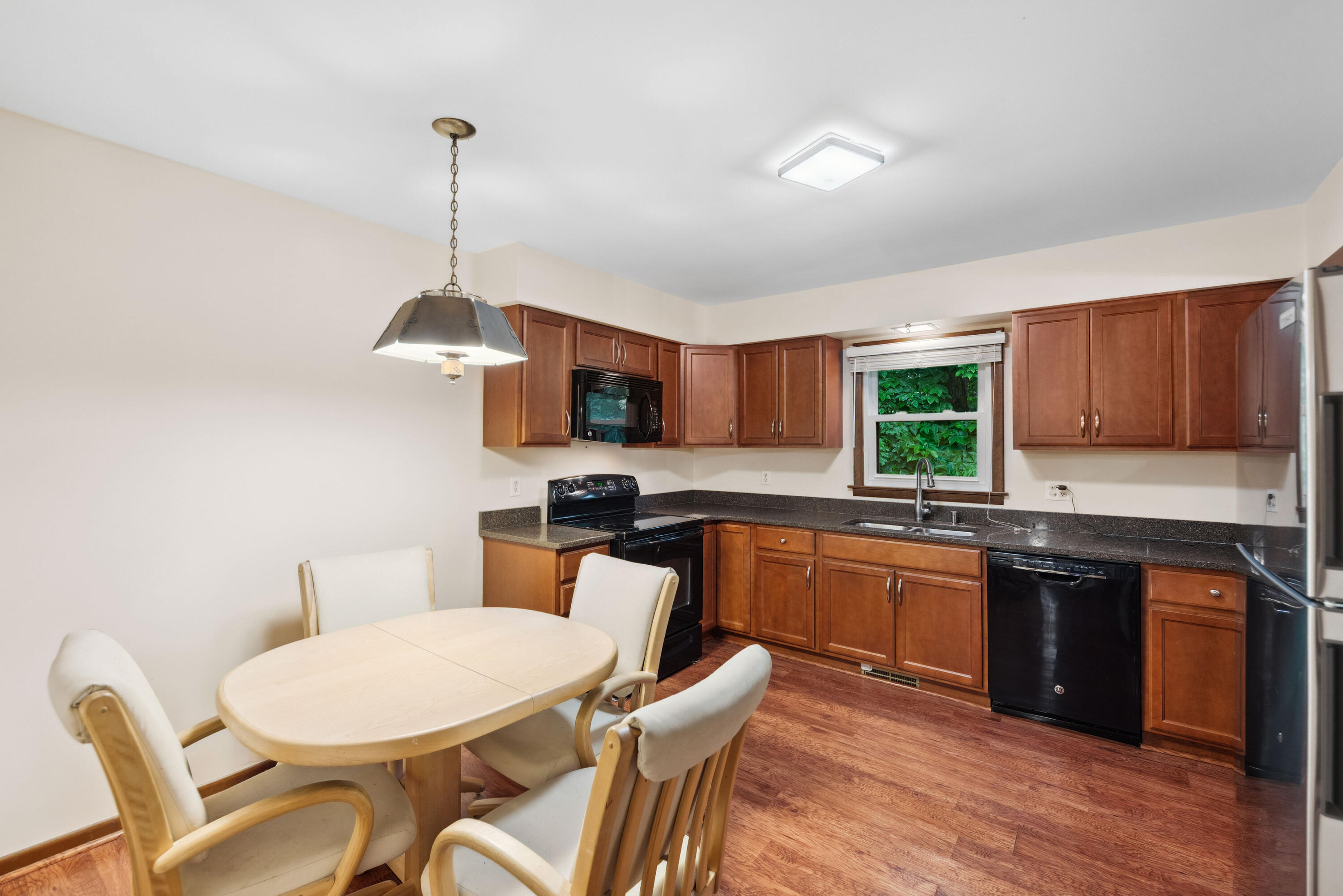 8558 Mathews Street Crown Point, IN 46307 - Photo 10 of 27 3000x2002