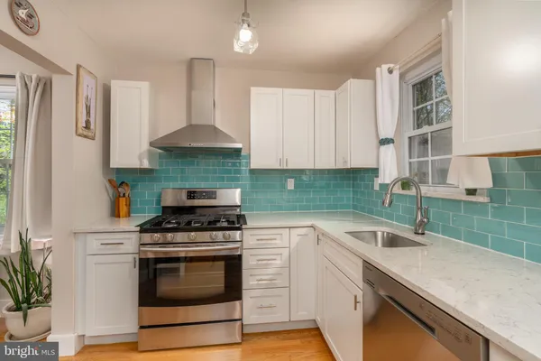 $865,000 | 1628 North Colonial Terrace, Arlington, VA 22209