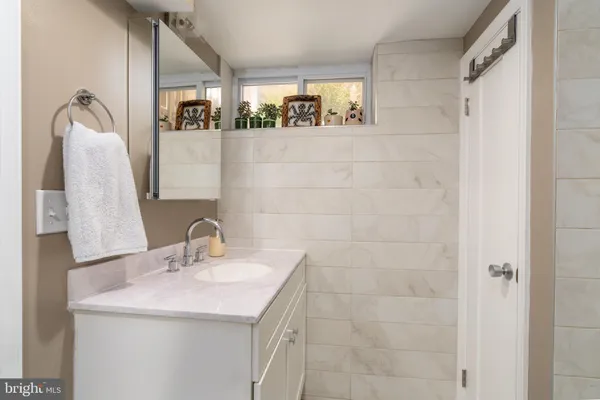 $865,000 | 1628 North Colonial Terrace, Arlington, VA 22209
