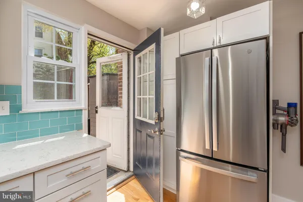 $865,000 | 1628 North Colonial Terrace, Arlington, VA 22209
