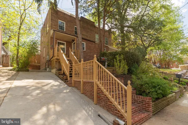 $865,000 | 1628 North Colonial Terrace, Arlington, VA 22209