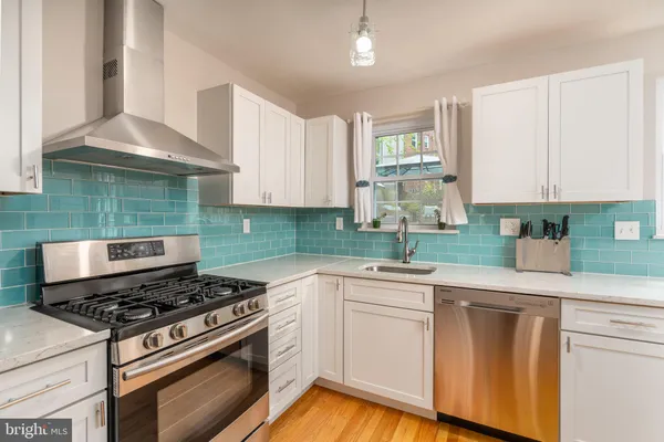 $865,000 | 1628 North Colonial Terrace, Arlington, VA 22209