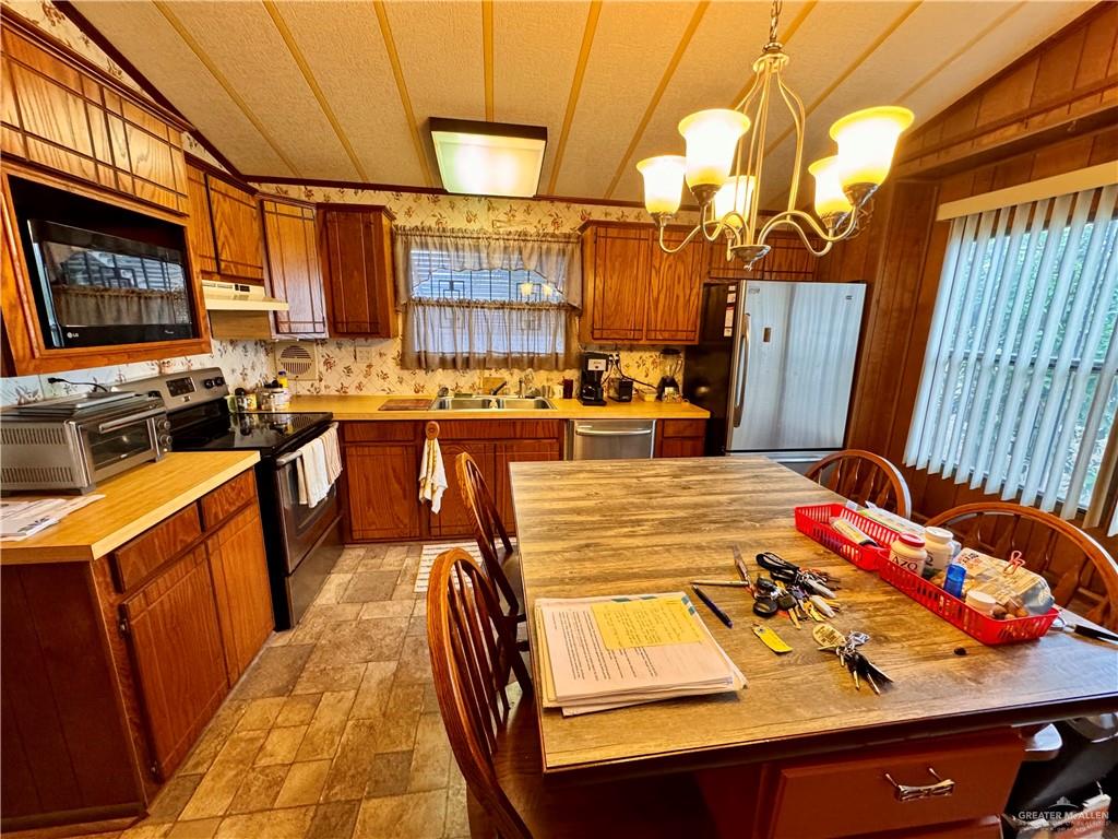 2112 Kelly Mission, TX 78572 - Photo 14 of 24 a dining table with chairs and flat screen tv