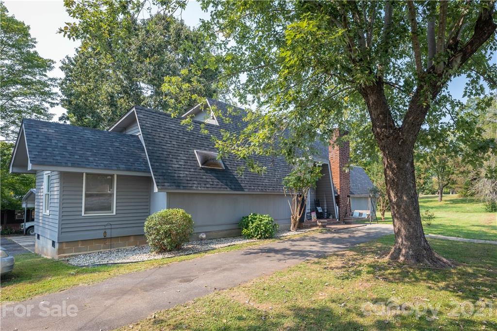 3735 Hartland Road Morganton, NC 28655 - Photo 3 of 23 Gallery Image 3