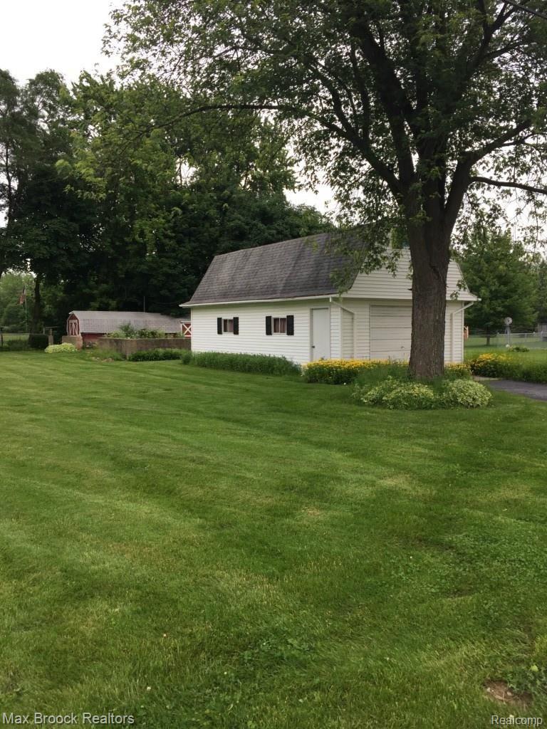 3013 South Genesee Road Burton, MI 48519 - Photo 33 of 34 IMG_0651.jpg