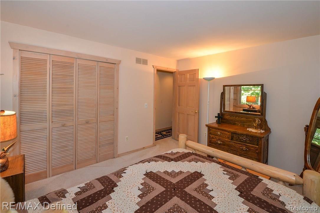 220 Ridgemont Road Oxford, MI 48370 - Photo 40 of 65 41.jpg