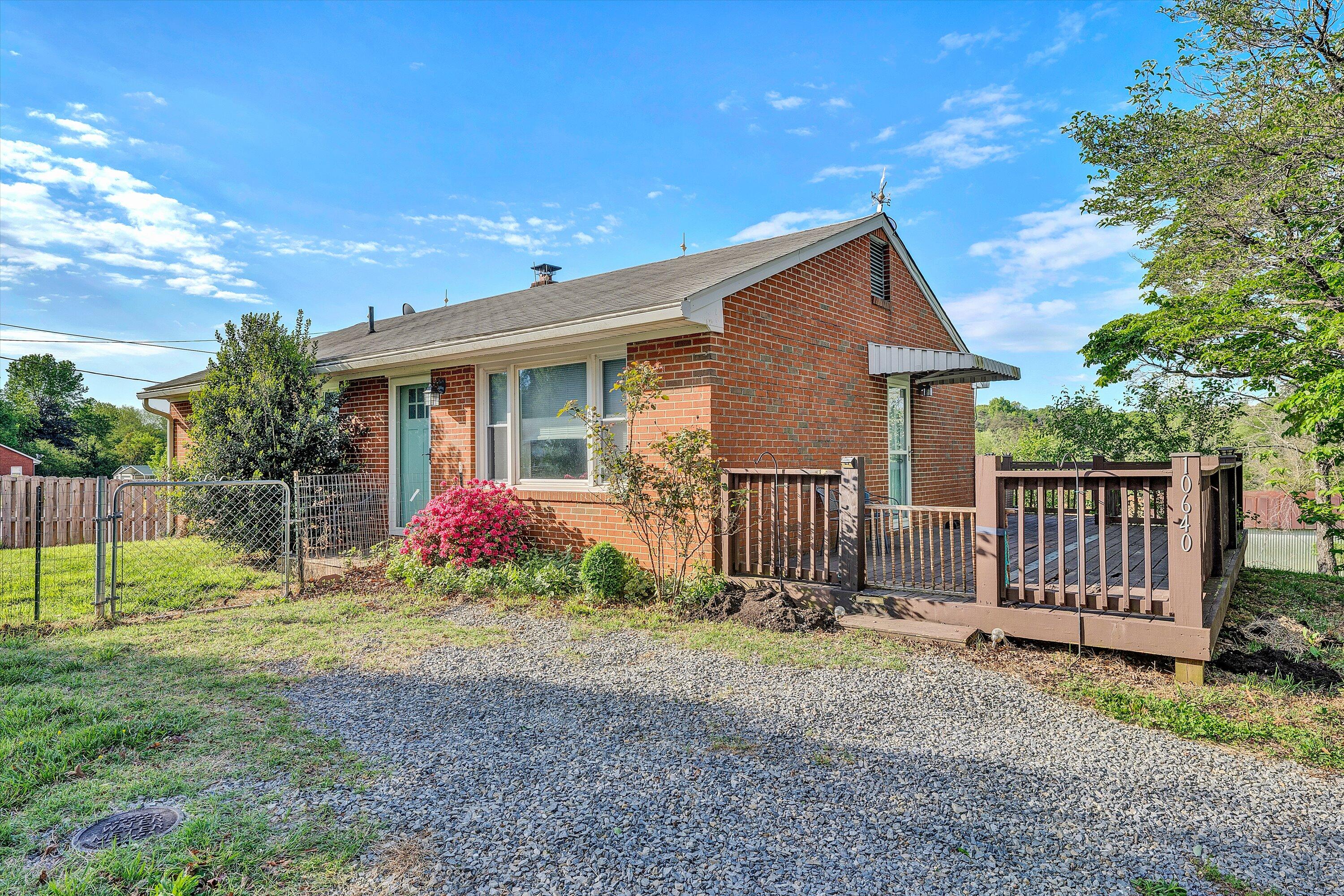 10640 Stewartsville Road Vinton, VA 24179 - Photo 2 of 33 02-SGP-03442