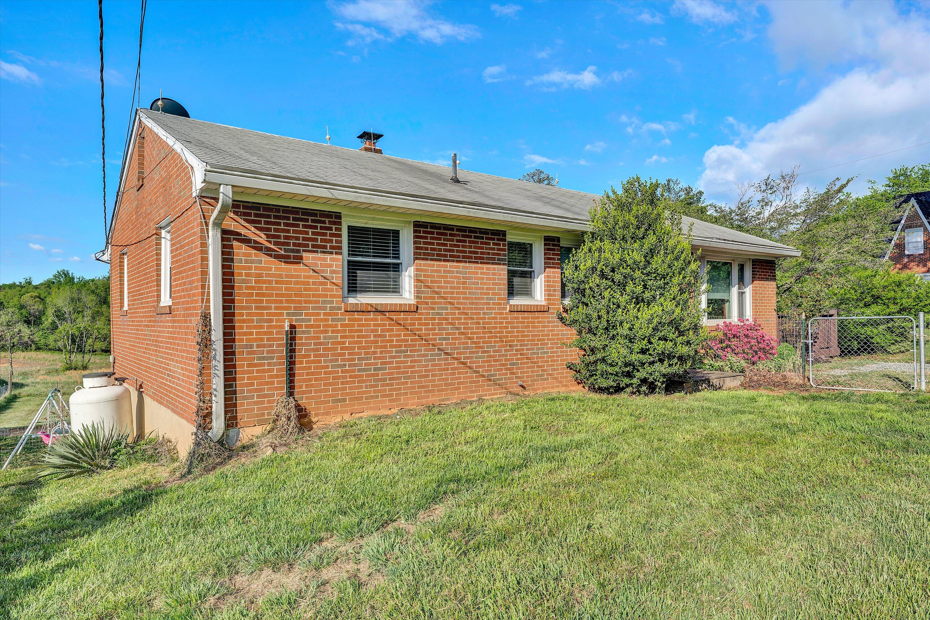 10640 Stewartsville Road Vinton, VA 24179 - Photo 3 of 33 03-SGP-03448