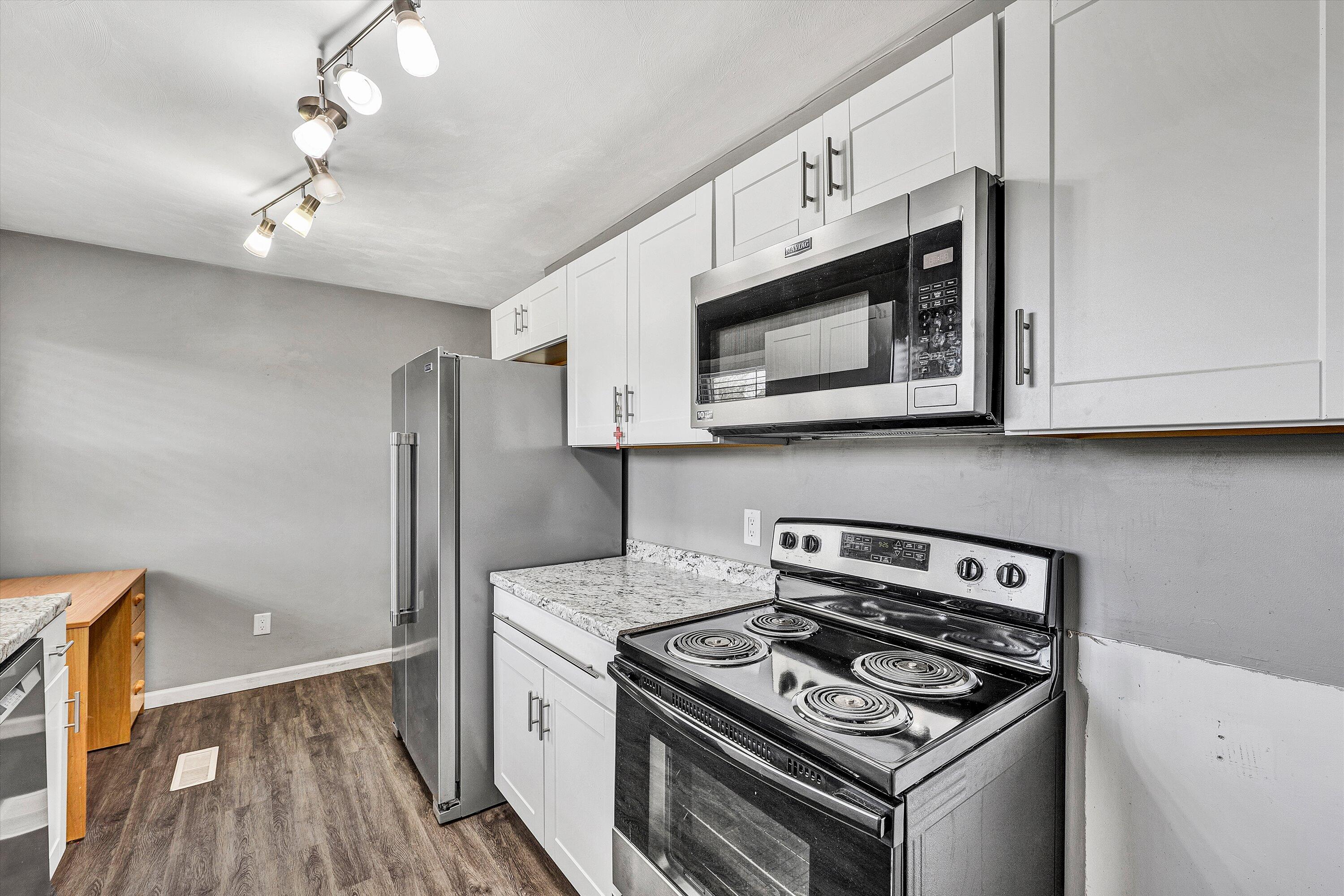 10640 Stewartsville Road Vinton, VA 24179 - Photo 8 of 33 08-SGP-03499