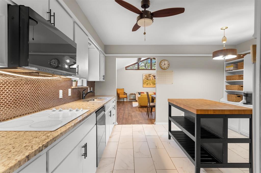 632 Caduceus Court Hurst, TX 76053 - Photo 11 of 34