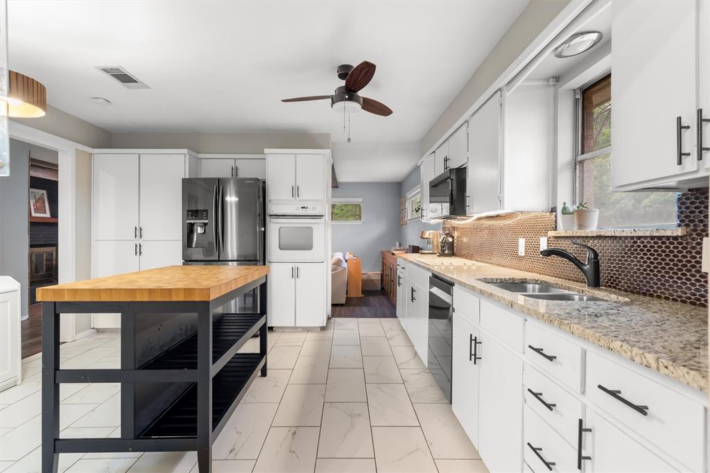 632 Caduceus Court Hurst, TX 76053 - Photo 8 of 34