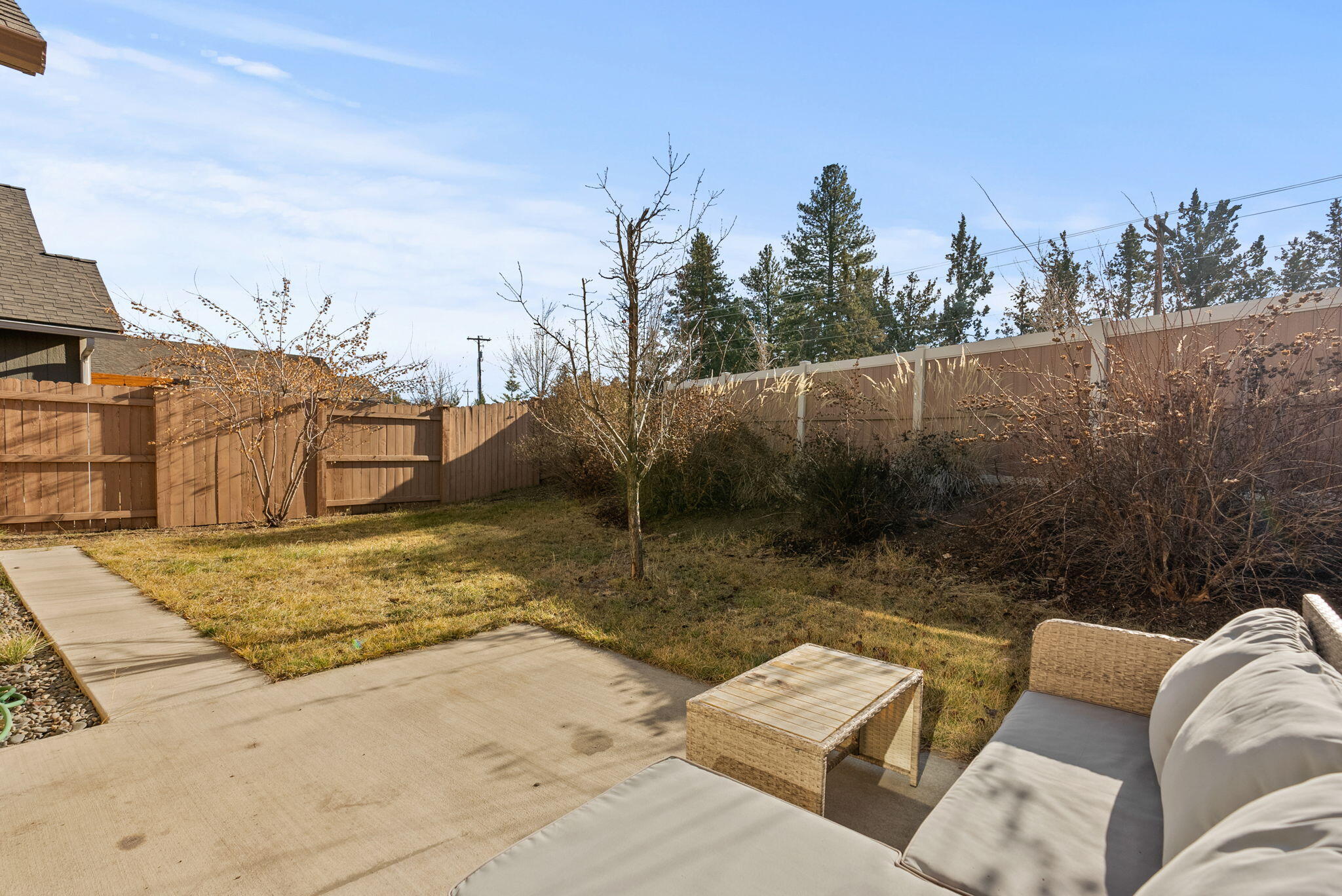 664 Southeast Reed Market Road Bend, OR 97702 - Photo 26 of 35 28-web-or-mls-Riley Visuals -28