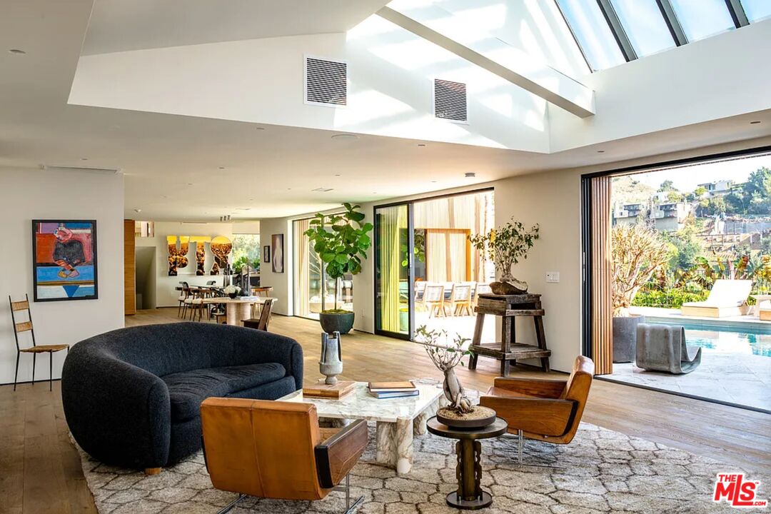 1883 Rising Glen Road Los Angeles, CA 90069 - Photo 6 of 40 Gallery Image 6