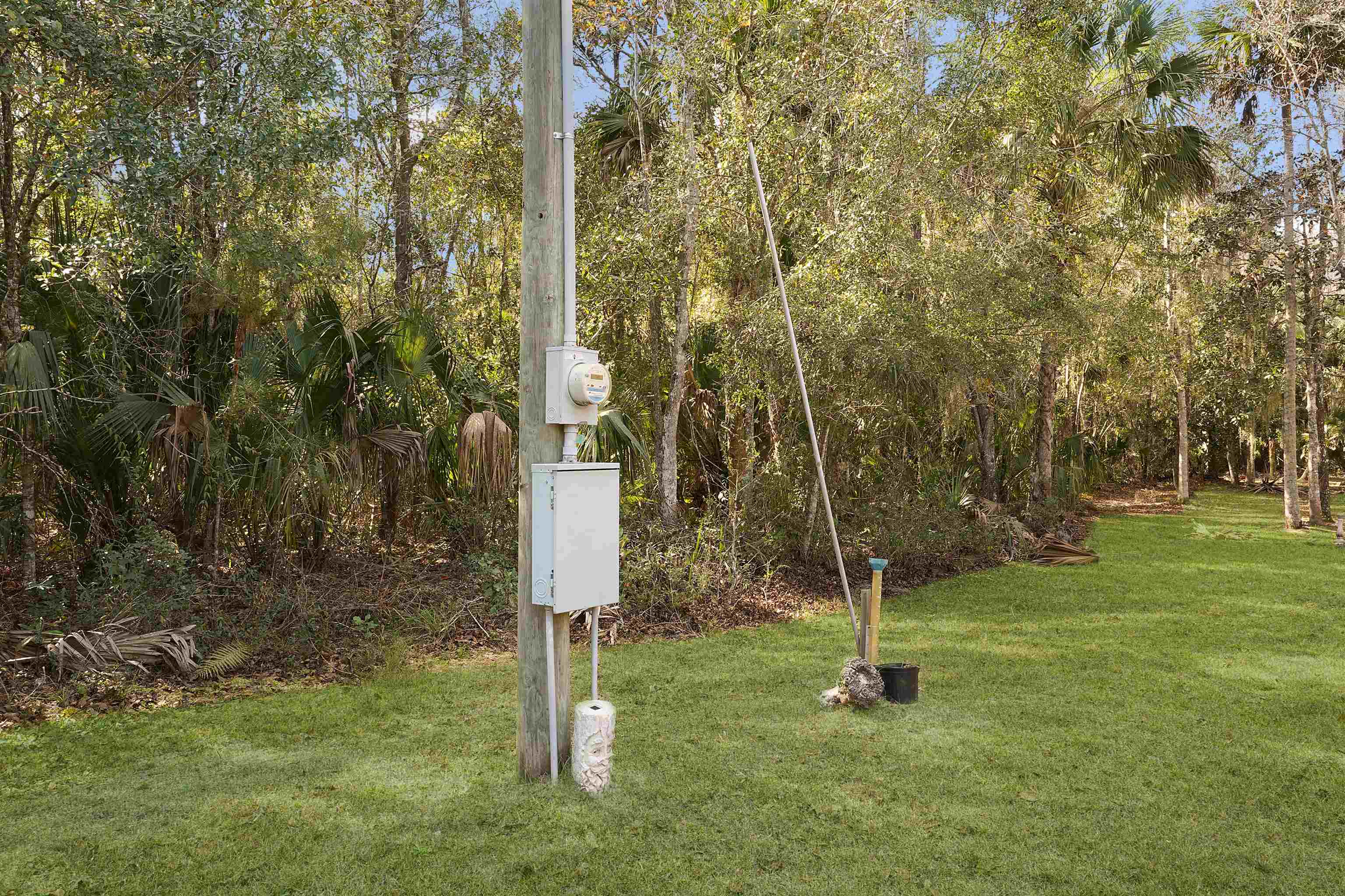 1249 County Rd Crescent, Unit 309 Crescent City, FL 32112 - Photo 12 of 23 a garden view with a fountain