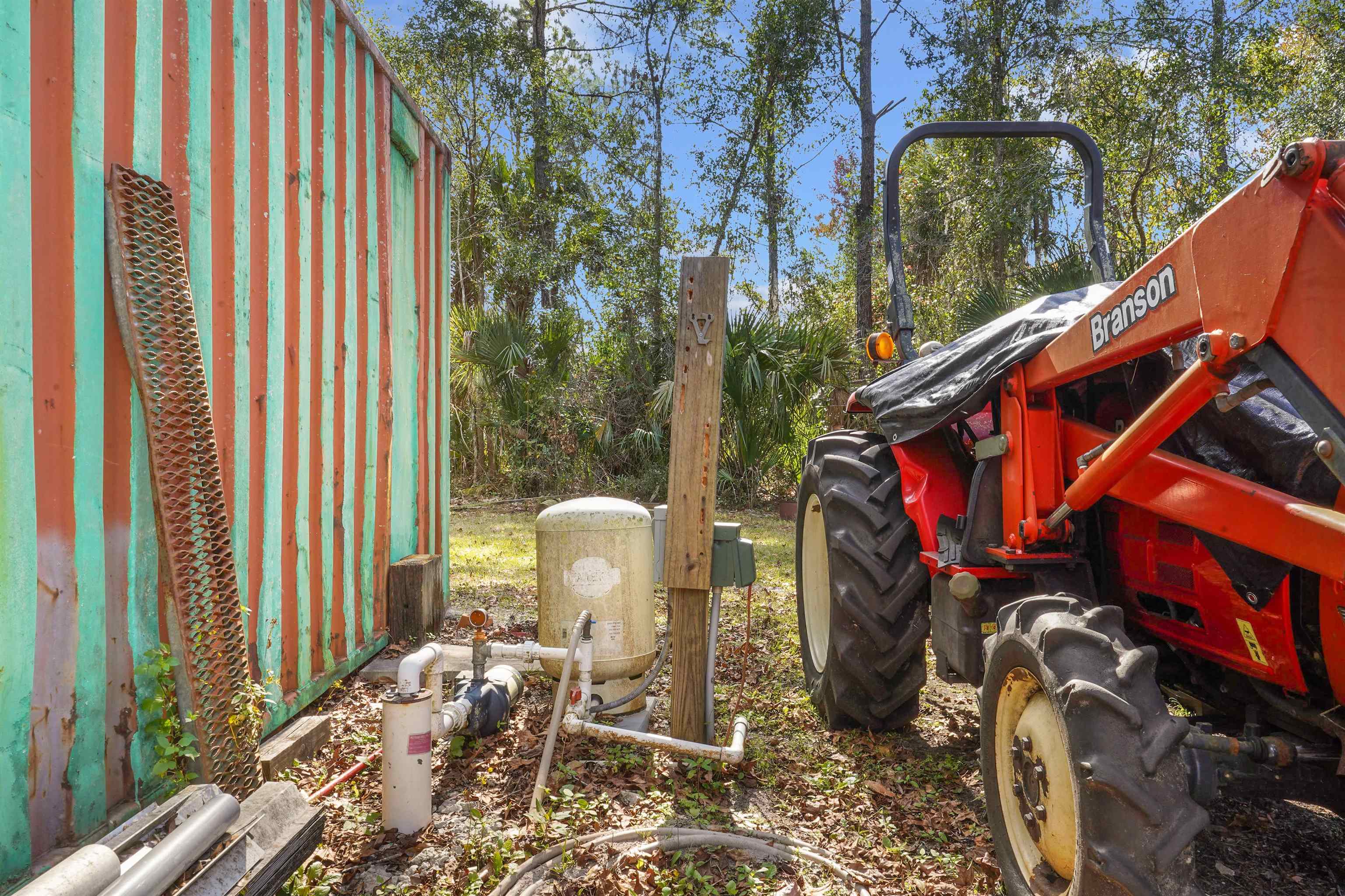 1249 County Rd Crescent, Unit 309 Crescent City, FL 32112 - Photo 13 of 23 a backyard of a house with outdoor seating