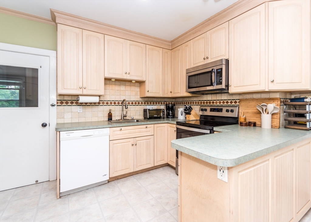 103 High Street, Unit 2 Waltham, MA 02453 - Photo 2 of 18